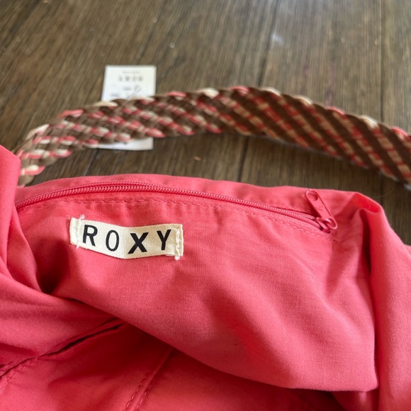 Chic Striped Coral and White Hobo Bag - Picture 9 of 12